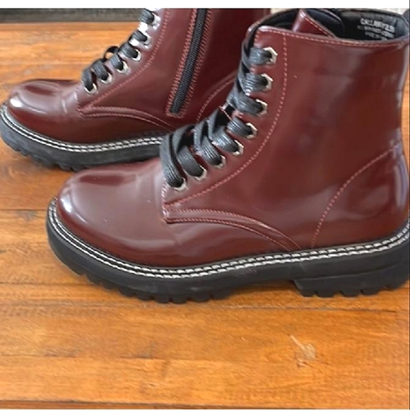 Shoes - 🍄3/$20 sale!! Dark red boots